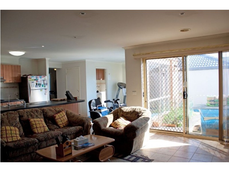 10 Eldershaw Drive, Lynbrook VIC 3975