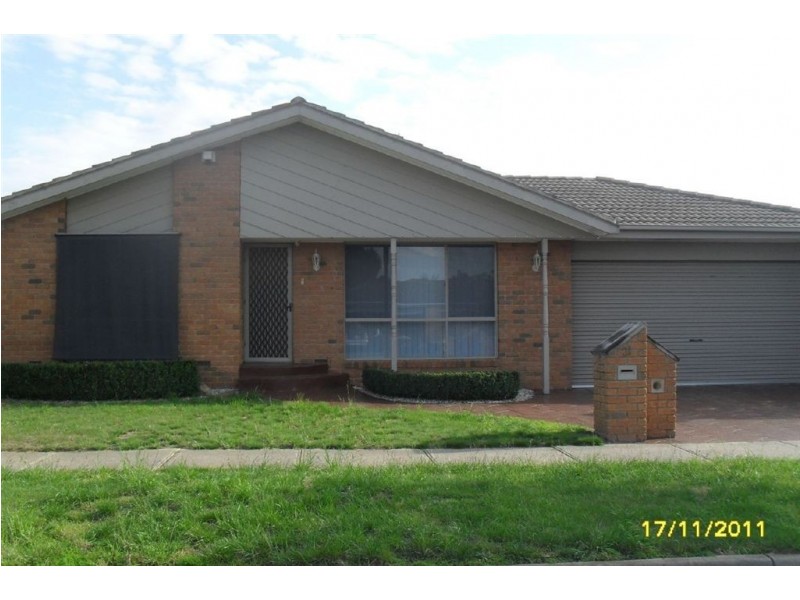 31 Horsefield Street, Cranbourne North VIC 3977