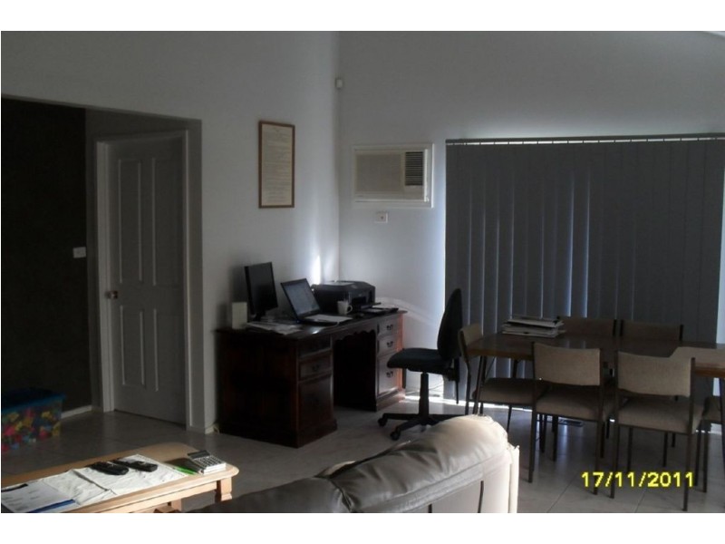 31 Horsefield Street, Cranbourne North VIC 3977