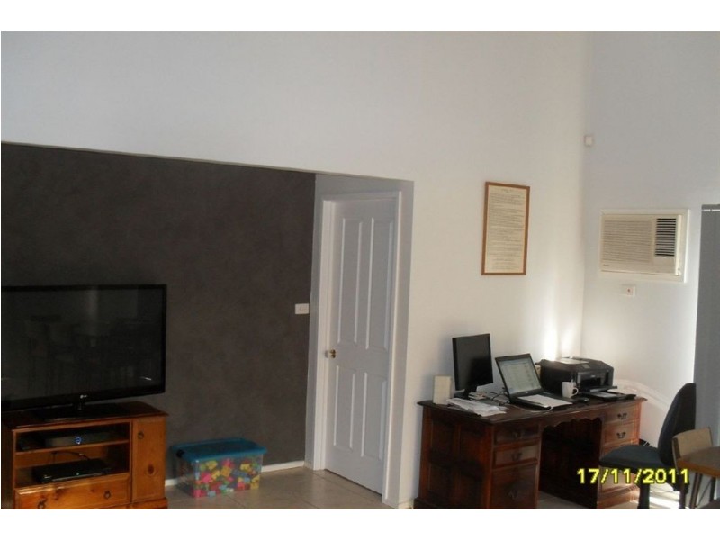 31 Horsefield Street, Cranbourne North VIC 3977