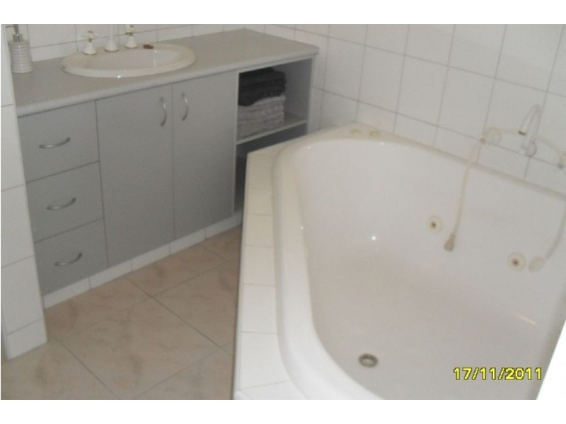 31 Horsefield Street, Cranbourne North VIC 3977