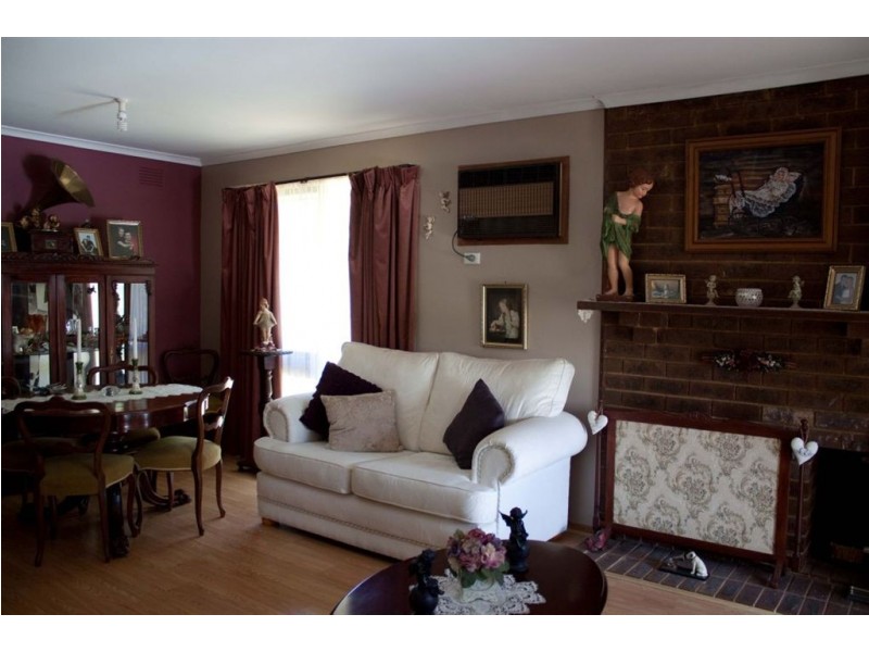 8 Reed Court, Endeavour Hills VIC 3802