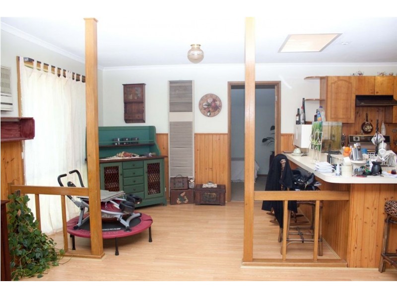 8 Reed Court, Endeavour Hills VIC 3802