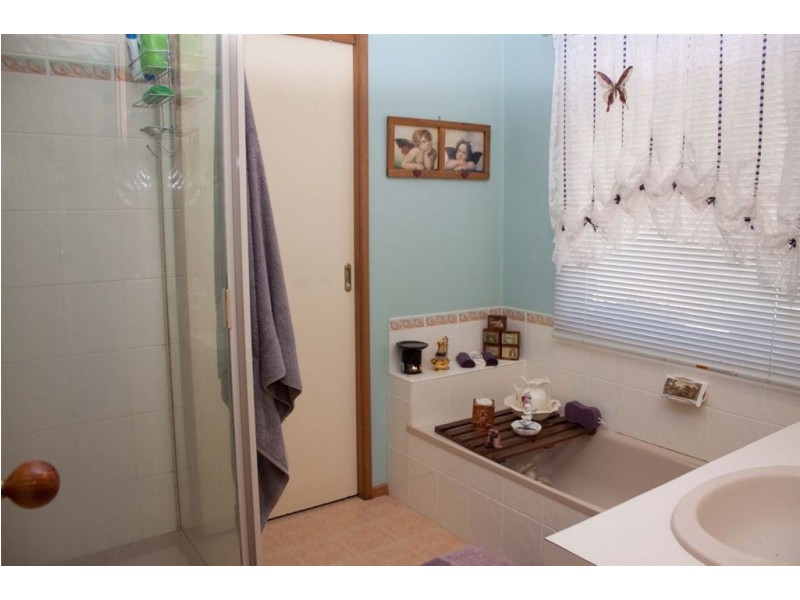 8 Reed Court, Endeavour Hills VIC 3802