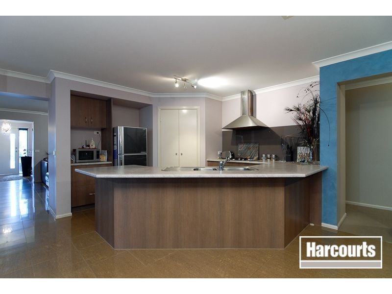 8 Wattle Valley Close, Lyndhurst VIC 3975