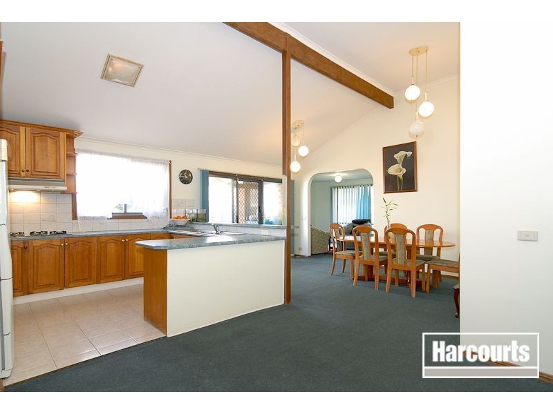5 Hinrichsen Drive, Hallam VIC 3803