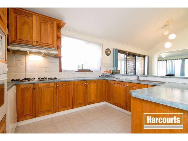 5 Hinrichsen Drive, Hallam VIC 3803