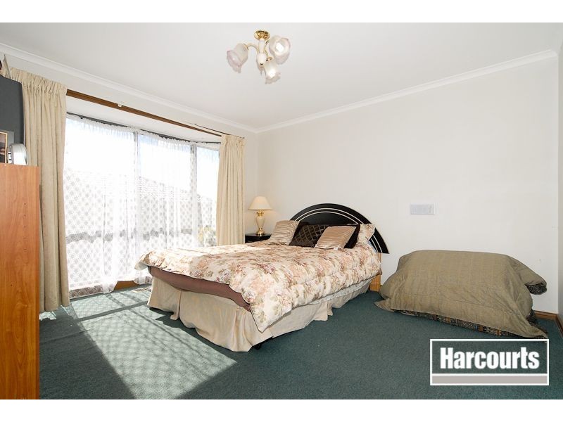 5 Hinrichsen Drive, Hallam VIC 3803