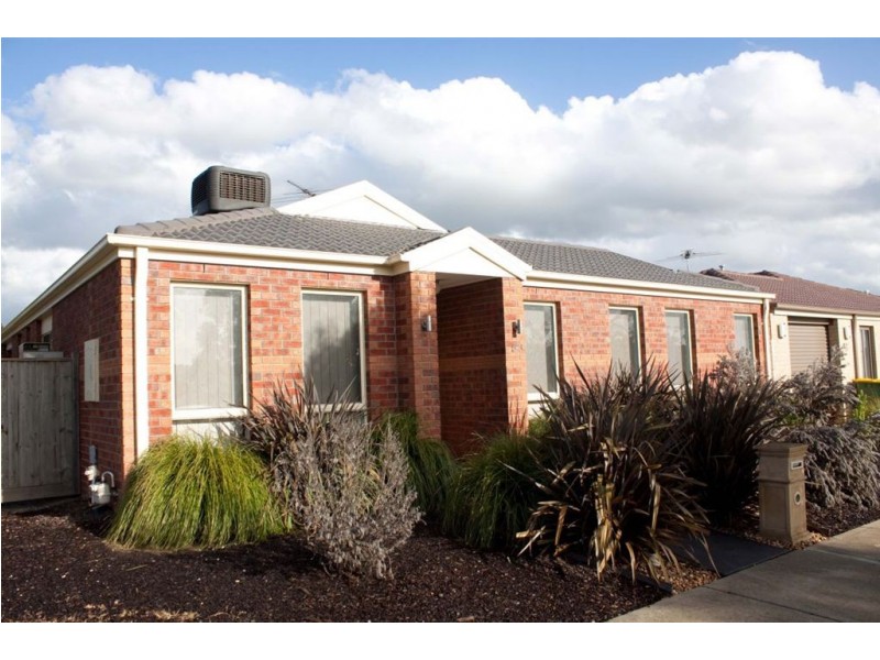 53 Fallingwater Drive, Pakenham VIC 3810