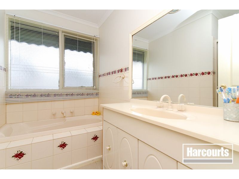 20 Saxonwood Drive, Narre Warren VIC 3805