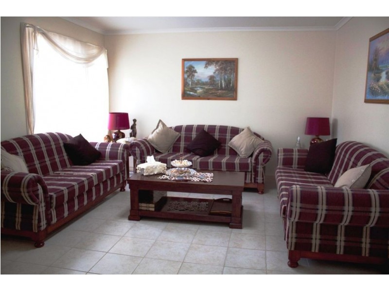 7 The Parkway, Hampton Park VIC 3976