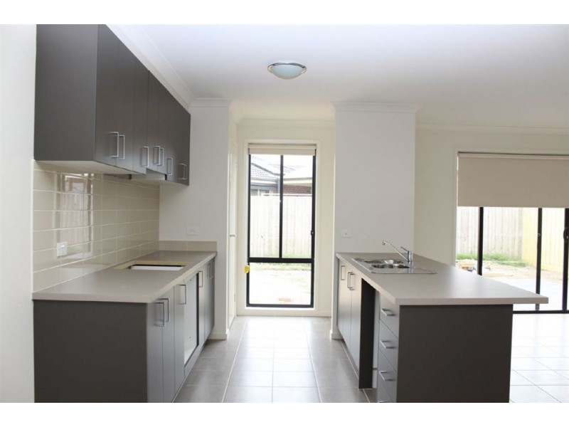 35 Rankin Close, Lynbrook VIC 3975