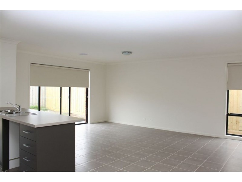 35 Rankin Close, Lynbrook VIC 3975