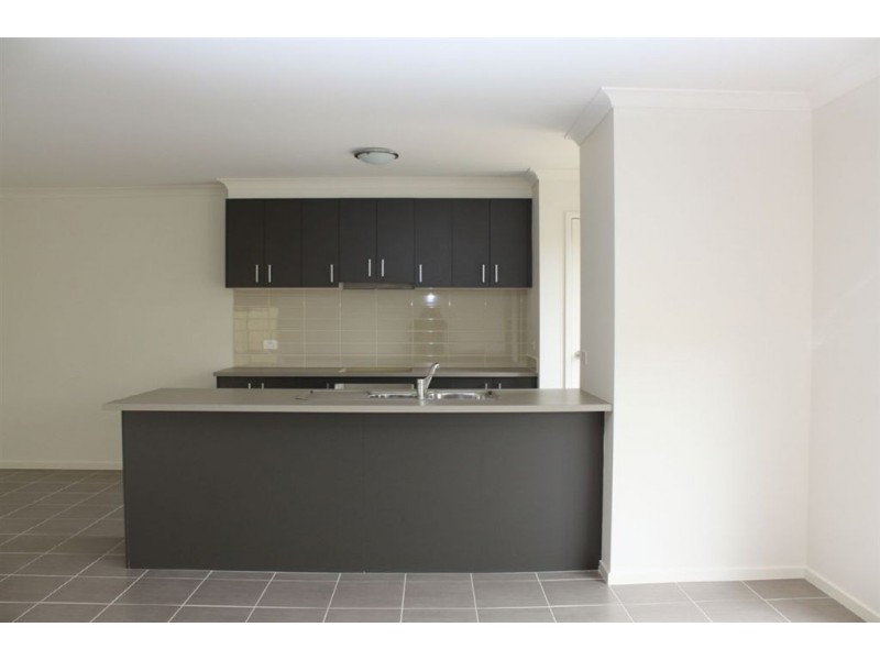 35 Rankin Close, Lynbrook VIC 3975