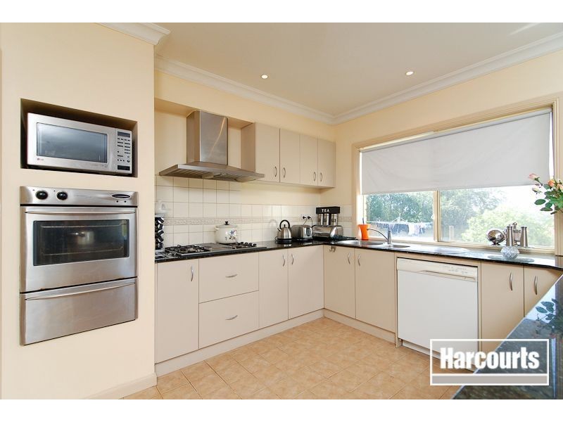 17 Winterton Court, Hallam VIC 3803