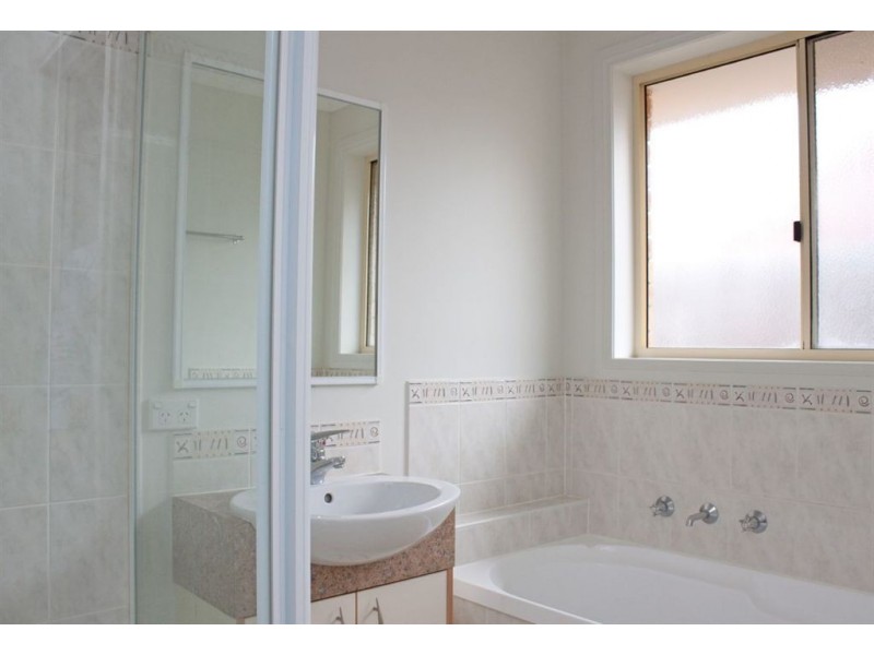 4/17 Linmac Court, Hampton Park VIC 3976