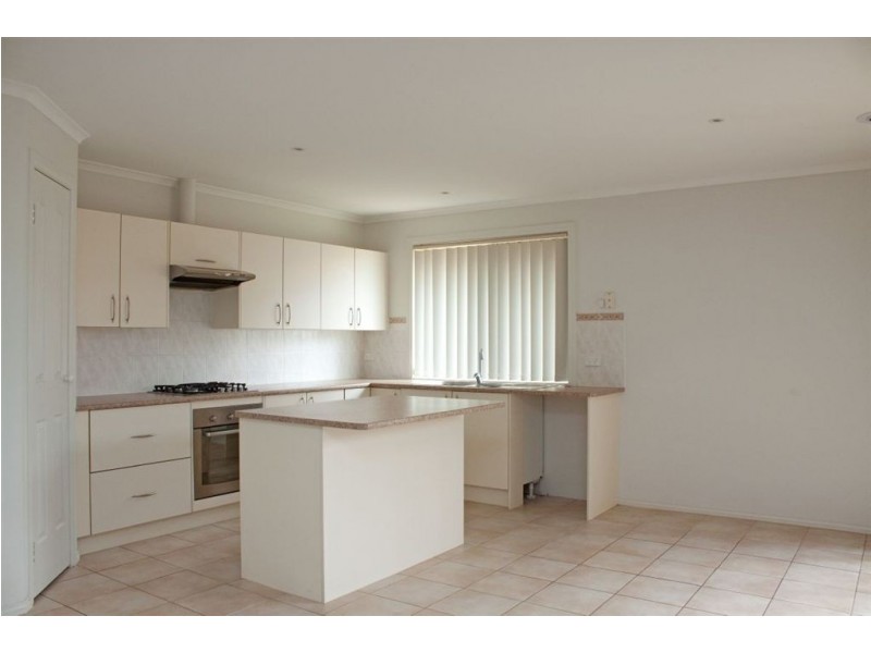 4/17 Linmac Court, Hampton Park VIC 3976