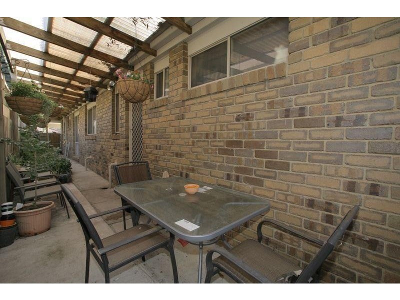 2 Dobson Crescent, Lynbrook VIC 3975