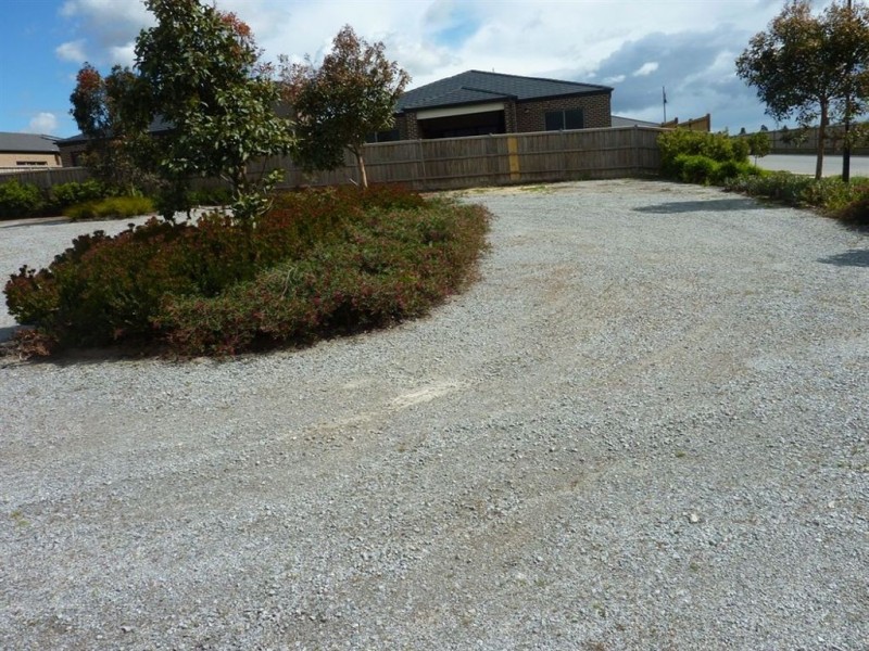 48 Nature Circuit, Cranbourne North VIC 3977