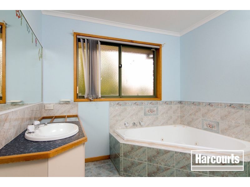 6 Bogong Close, Hallam VIC 3803