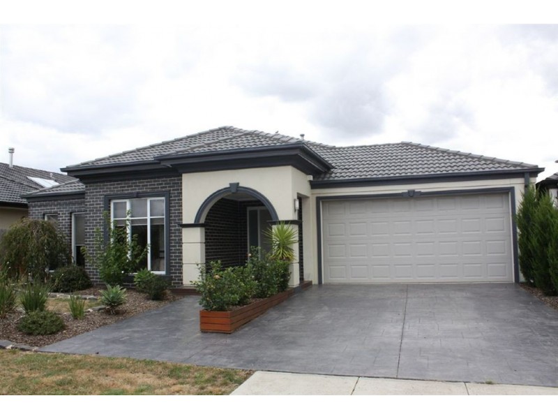 3 Boldrewood Place, Lynbrook VIC 3975