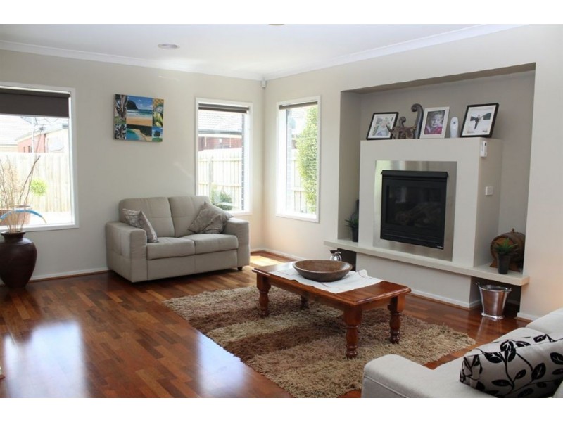 3 Boldrewood Place, Lynbrook VIC 3975