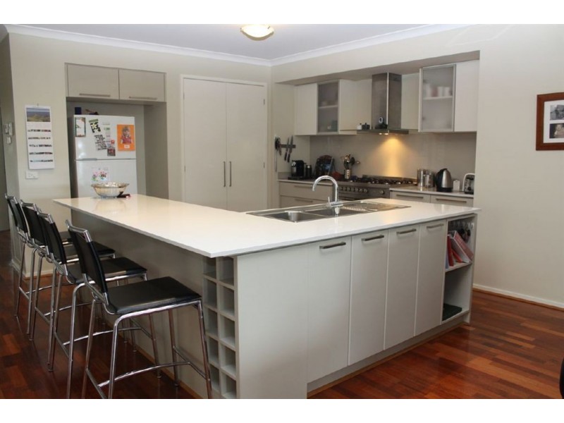 3 Boldrewood Place, Lynbrook VIC 3975