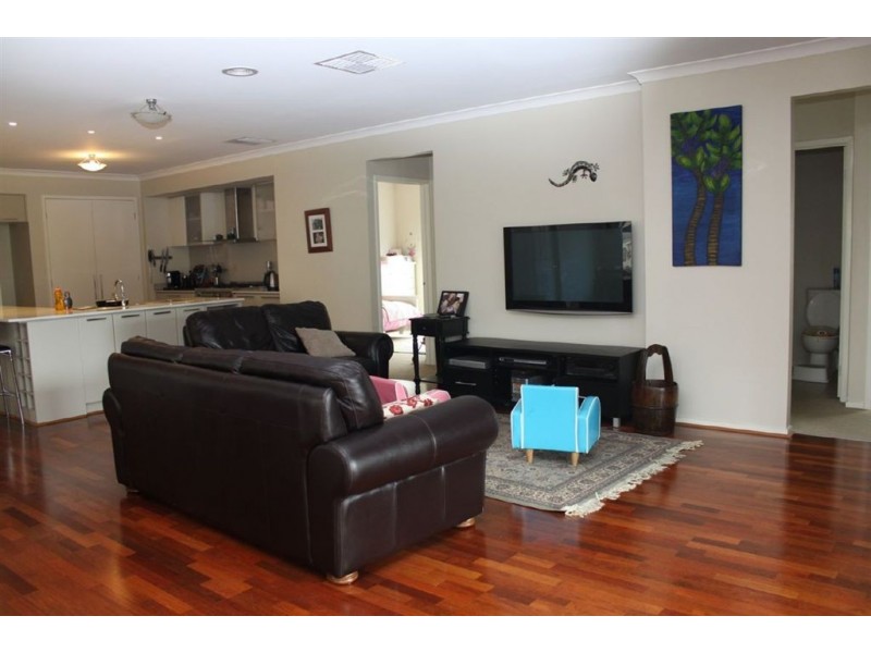 3 Boldrewood Place, Lynbrook VIC 3975