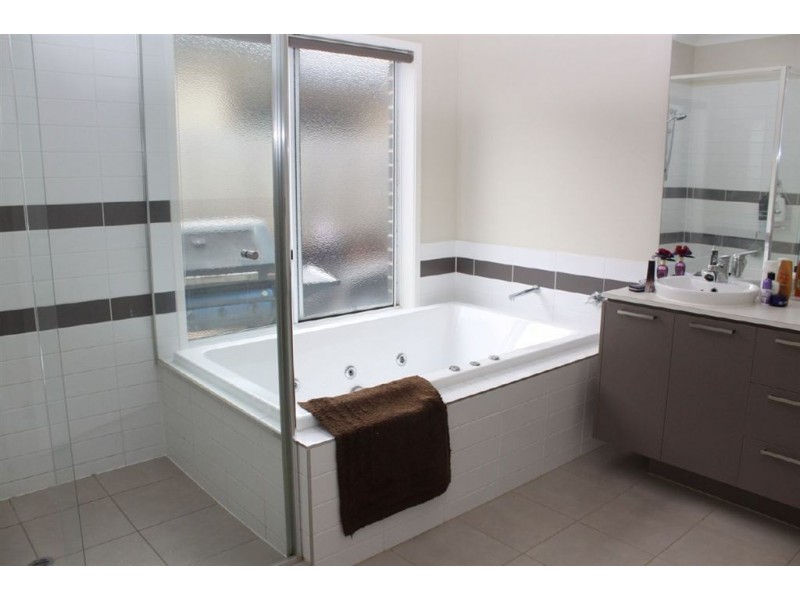 3 Boldrewood Place, Lynbrook VIC 3975