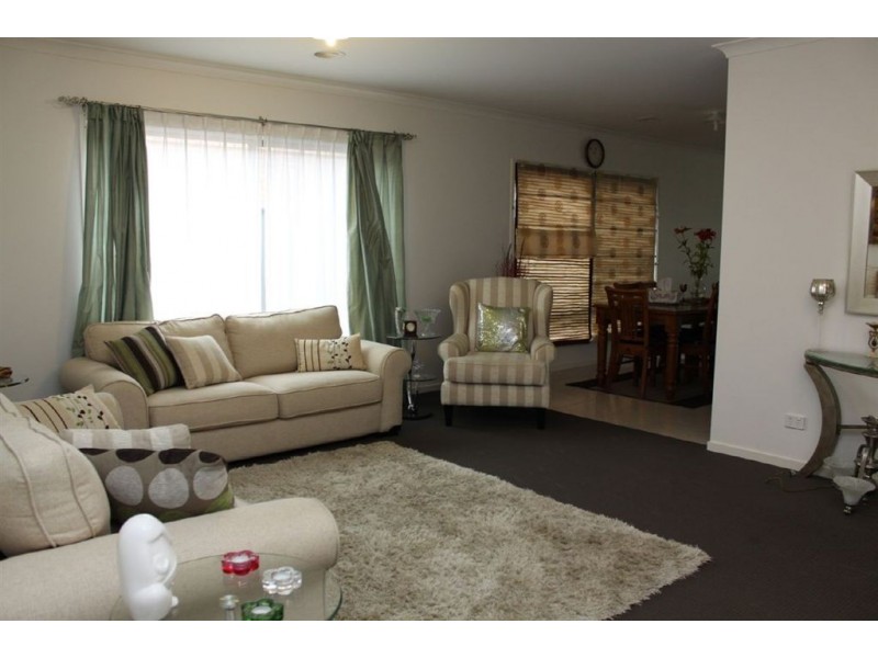 67 Sabel Drive, Cranbourne North VIC 3977