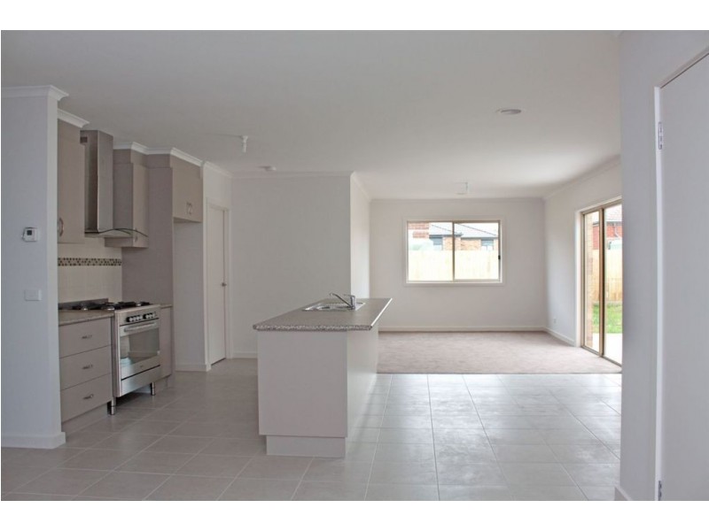 4 Oregano Drive, Lynbrook VIC 3975