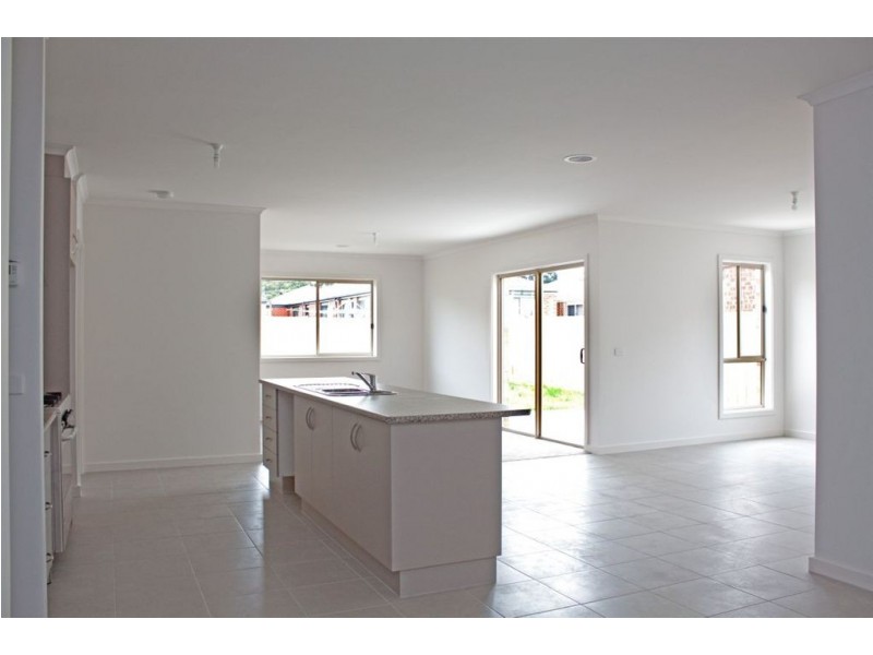 4 Oregano Drive, Lynbrook VIC 3975