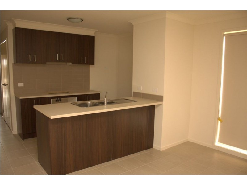 7 Rankin Close, Lynbrook VIC 3975