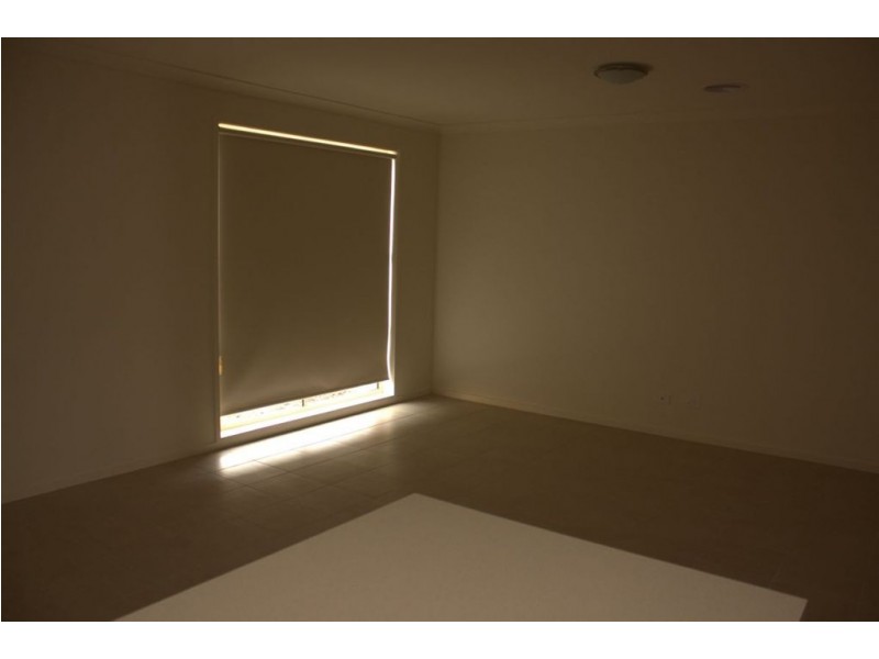 7 Rankin Close, Lynbrook VIC 3975