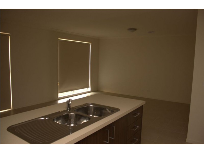 7 Rankin Close, Lynbrook VIC 3975