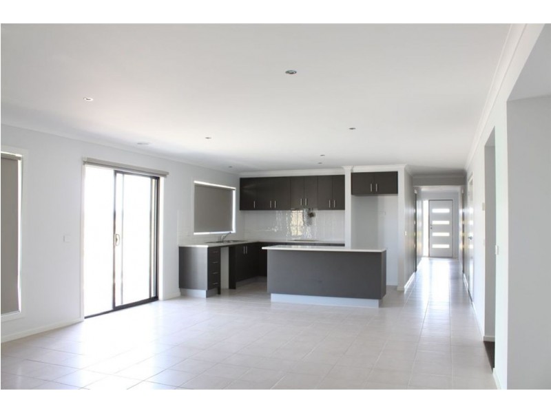 76 Boland Drive, Lyndhurst VIC 3975