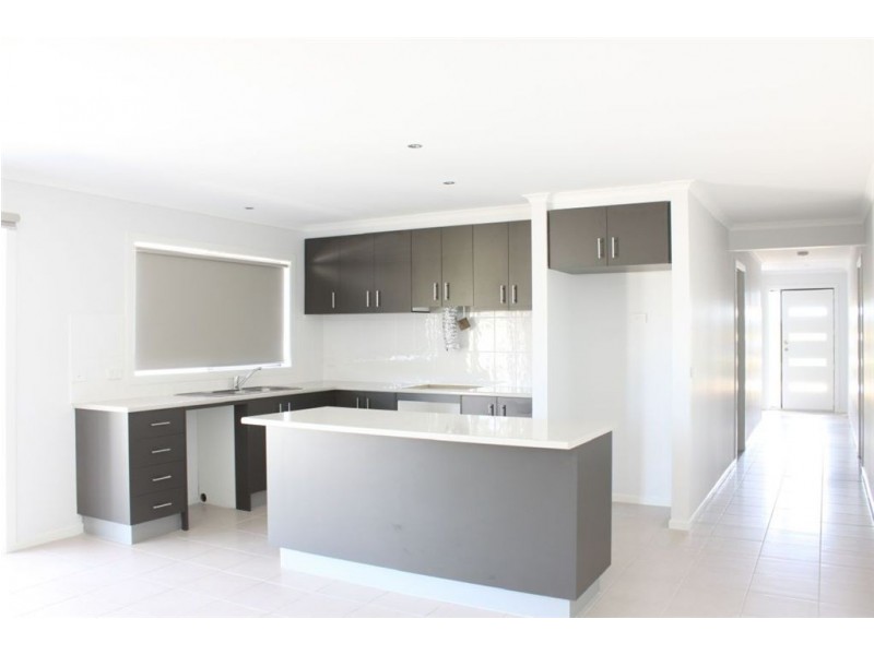 76 Boland Drive, Lyndhurst VIC 3975