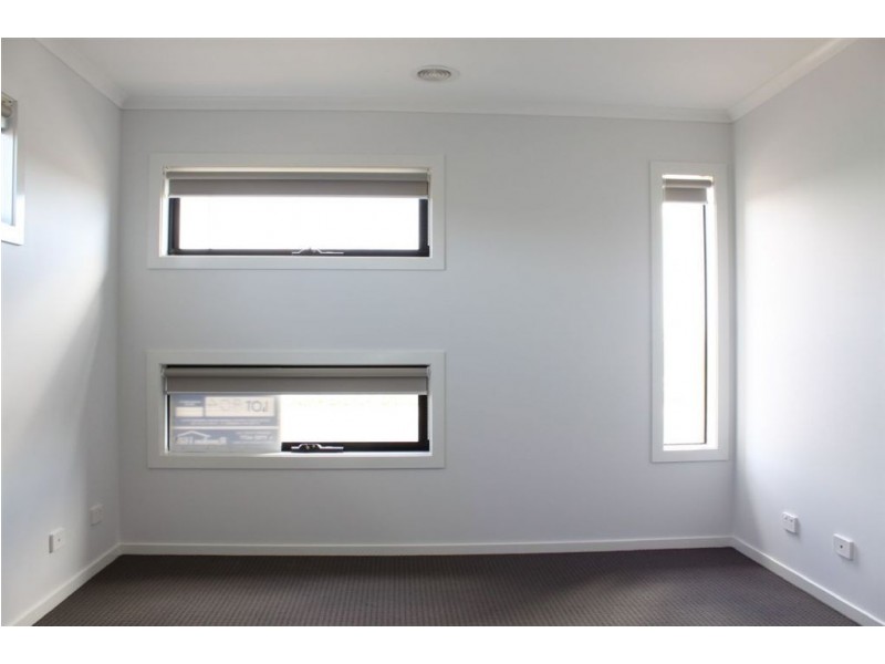 76 Boland Drive, Lyndhurst VIC 3975