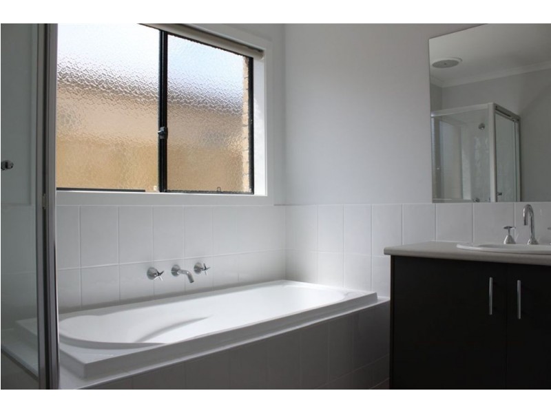 76 Boland Drive, Lyndhurst VIC 3975