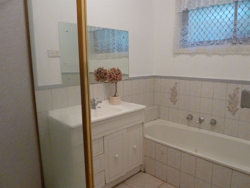 4 Hallam Road, Hampton Park VIC 3976