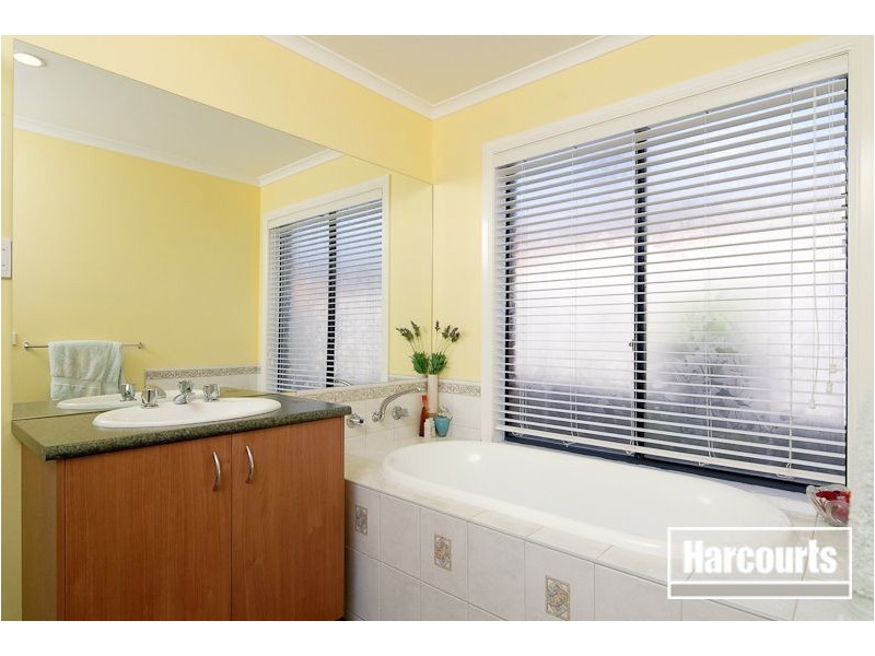 10 Liverpool Court, Narre Warren South VIC 3805