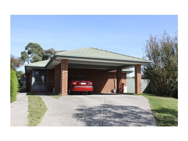 11 Isaac Edey Place, Hampton Park VIC 3976
