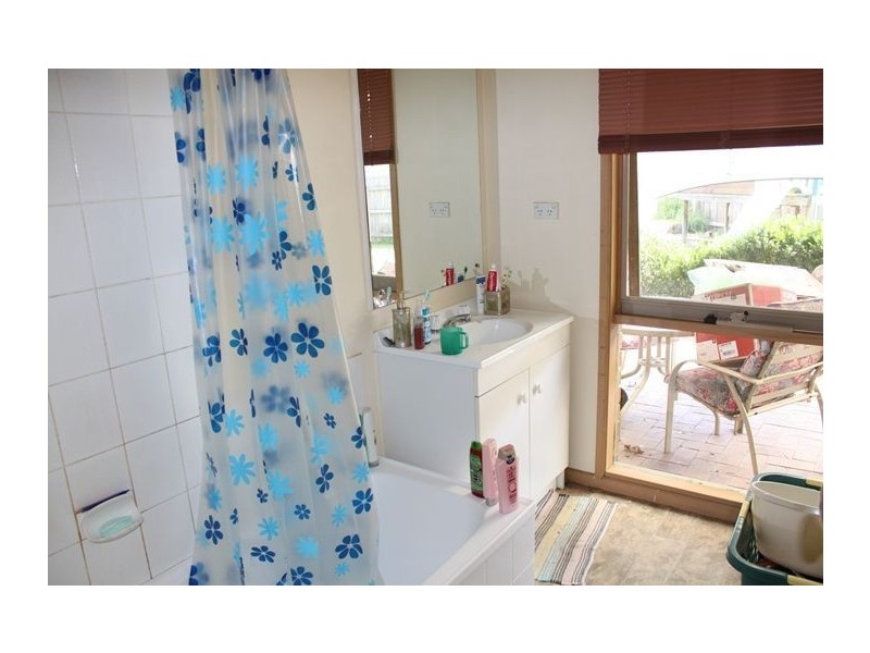 11 Isaac Edey Place, Hampton Park VIC 3976