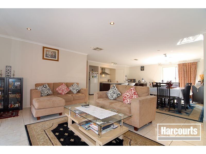 8 Palais Close, Narre Warren South VIC 3805