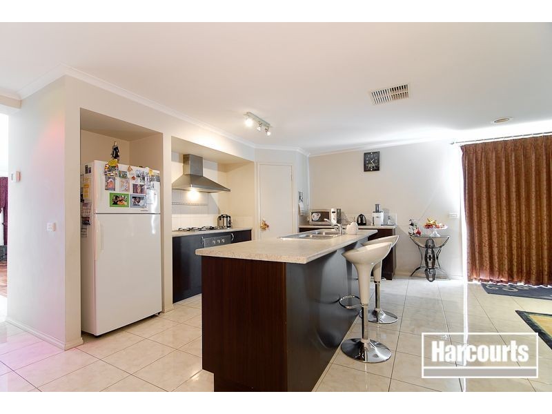 8 Palais Close, Narre Warren South VIC 3805
