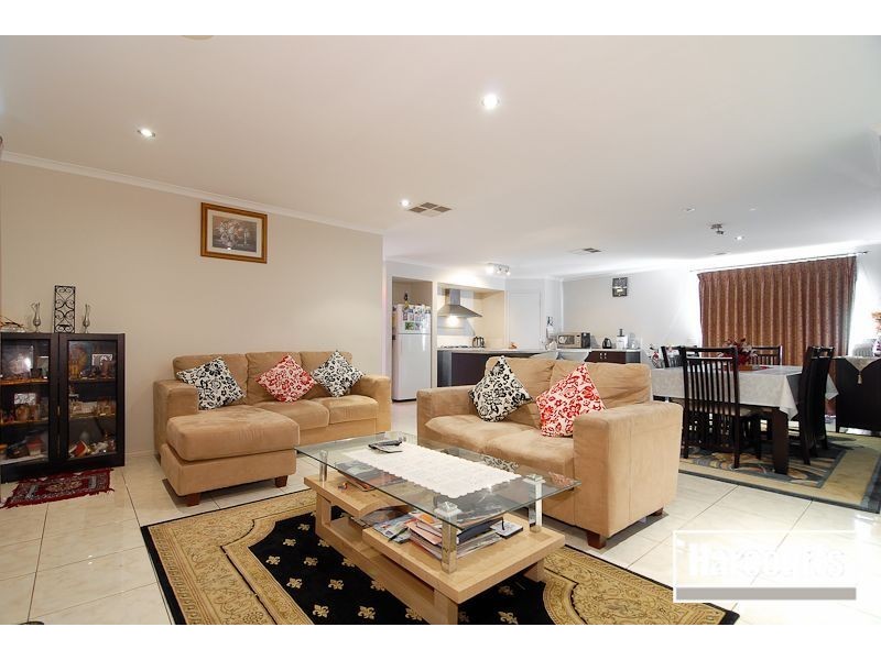 8 Palais Close, Narre Warren South VIC 3805