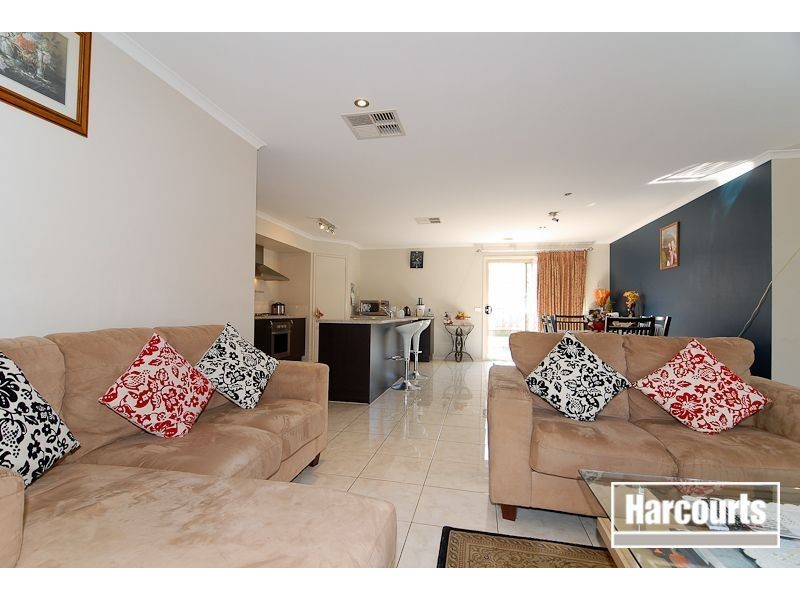 8 Palais Close, Narre Warren South VIC 3805