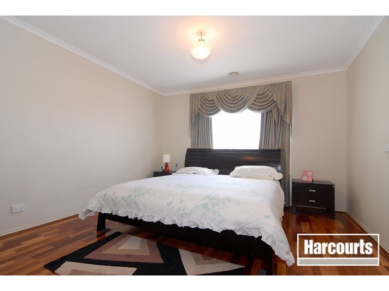 8 Palais Close, Narre Warren South VIC 3805