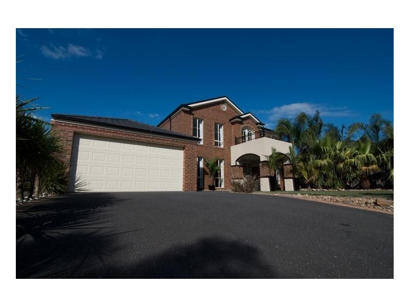 70 Paterson Drive, Lynbrook VIC 3975