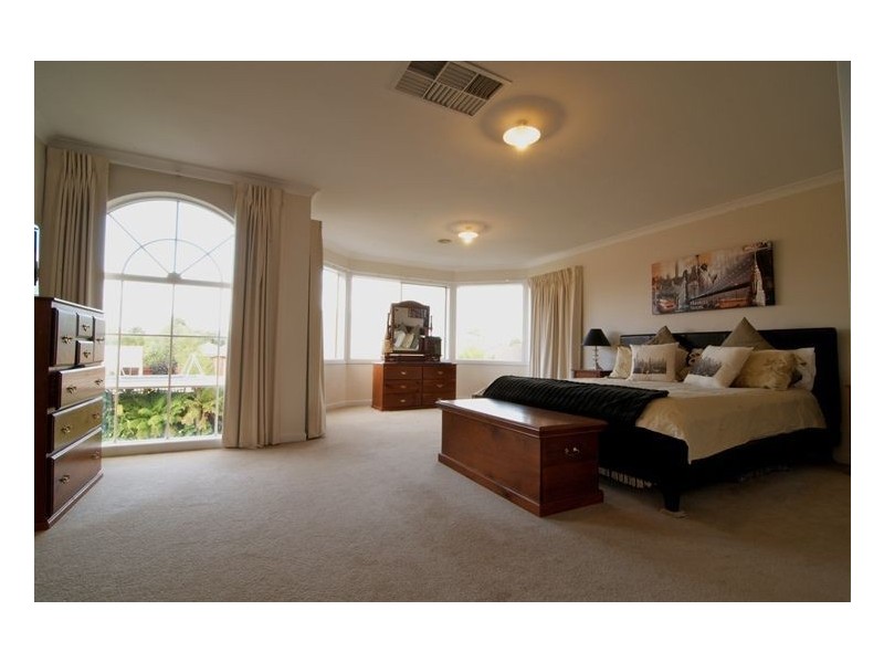 70 Paterson Drive, Lynbrook VIC 3975